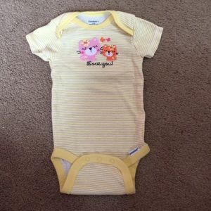 Gerber onsie size 3-6 months